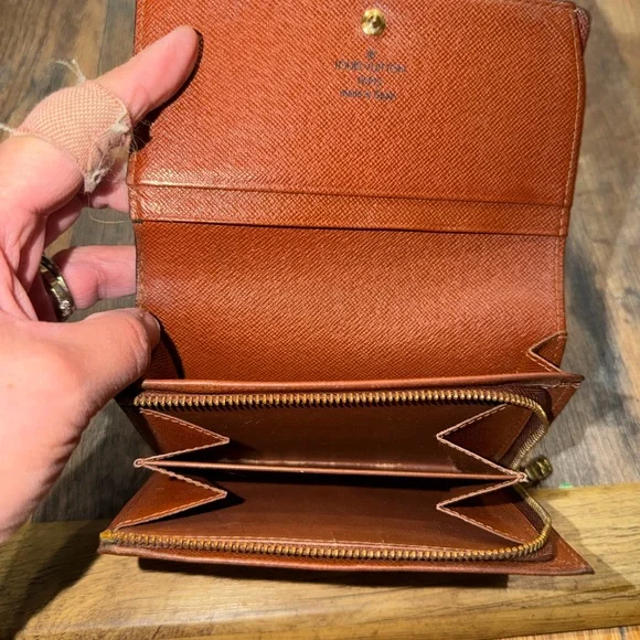 Louis Vuitton Dark Brown Monogram Women’s Wallet - Picture 5 of 9